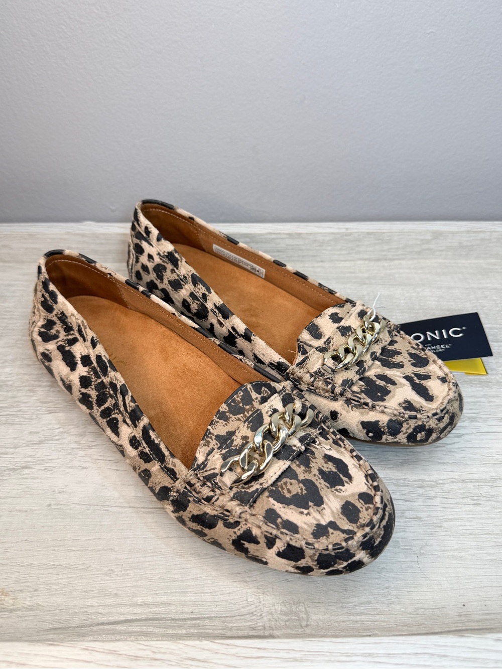 NWT! Vionic Mesa Leopard Print Leather Loafers Size 6.5